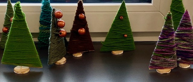 Adventsbasteln an der Ludwig-Uhland-Schule